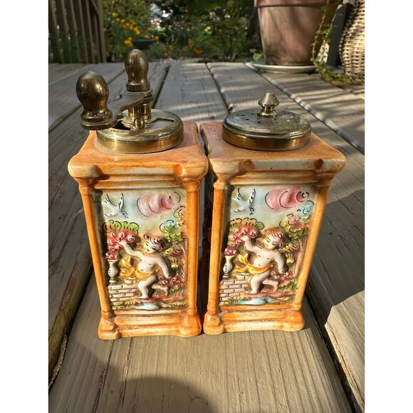 Vintage CAPODIMONTE Painted Italian Ceramic 5" Salt Shaker & Pepper Mill Cherubs - Picture 3 of 16